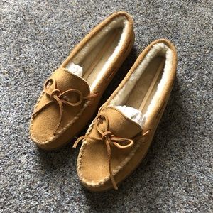Minnetonka suede moccasin slipper